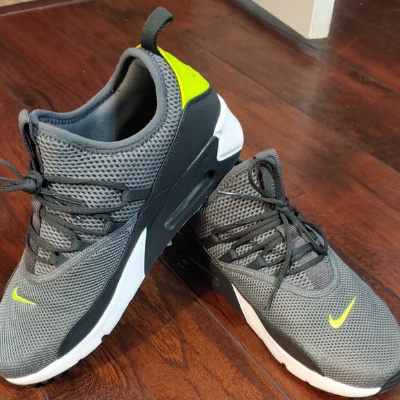 Nike Other - Air Max 90 EZ SE